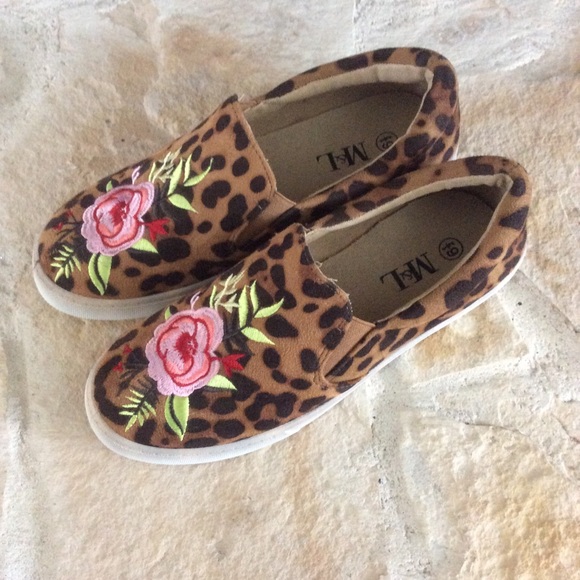Women’s M & L Leopard Print Slip On Tennis Shoes - Picture 2 of 5